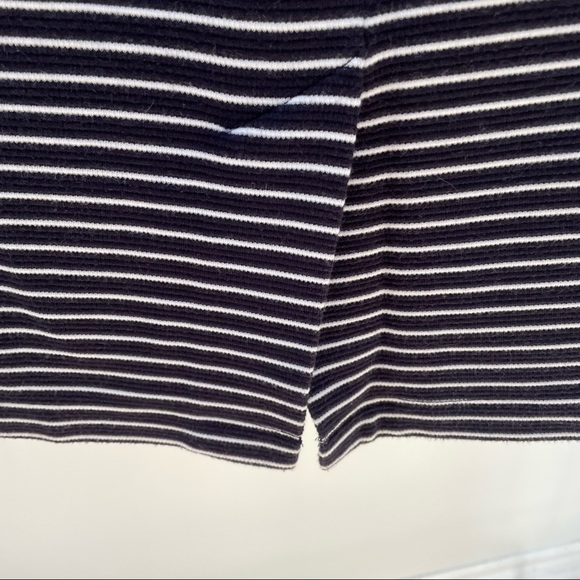 Banana Republic Navy Blue and White Striped Pencil Skirt Size 8 - Picture 3 of 4